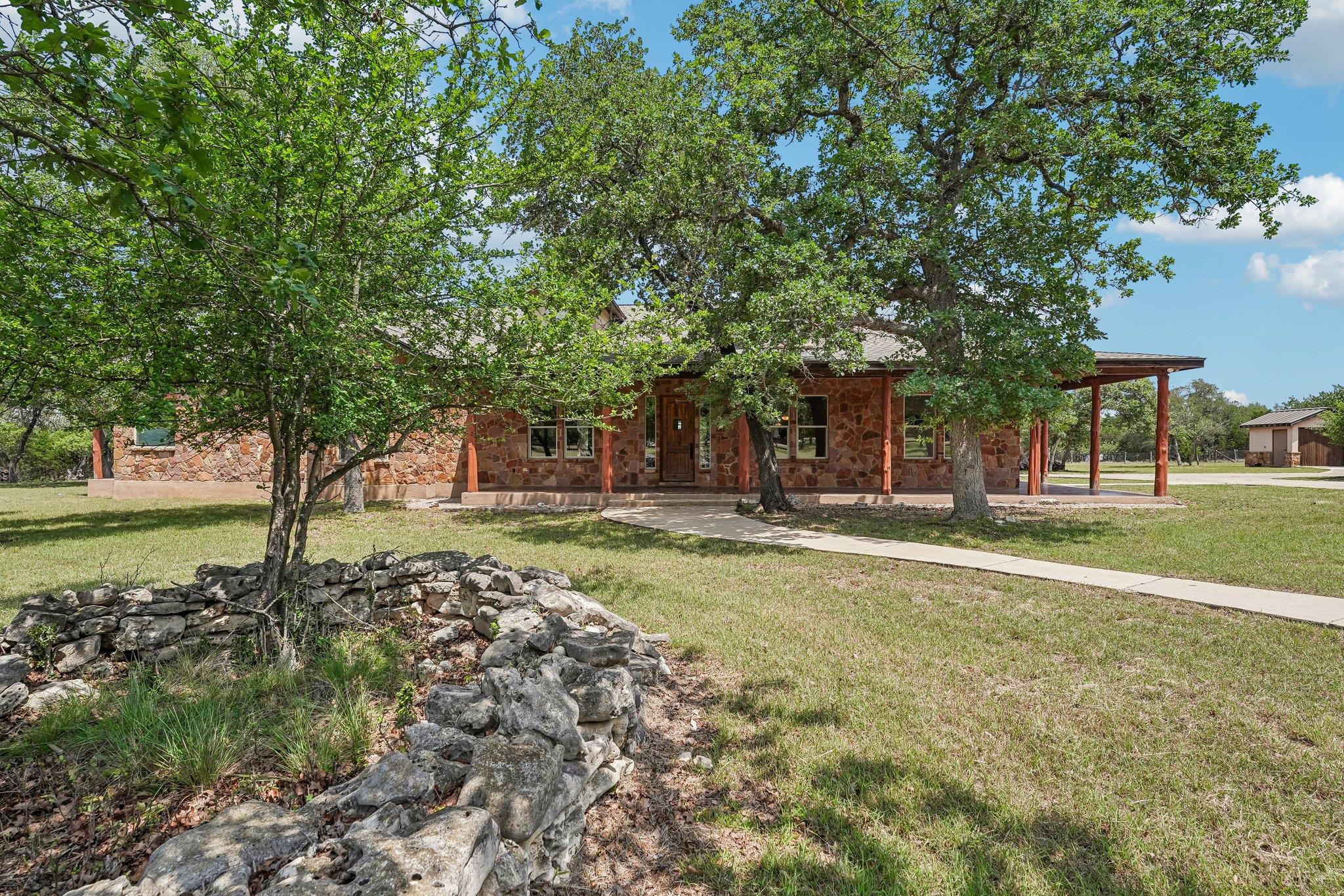 290 Miss Donna Ln, Dripping Springs, TX 78620