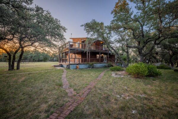 140 Mountain Loop Dr, Johnson City