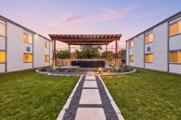 1200 E 52nd St #209, Austin