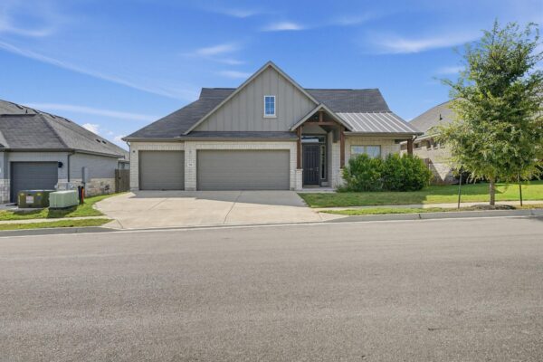 734 Treadwell Ln, Kyle