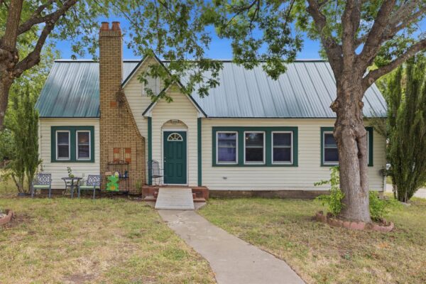255 S Lampasas St, Bertram