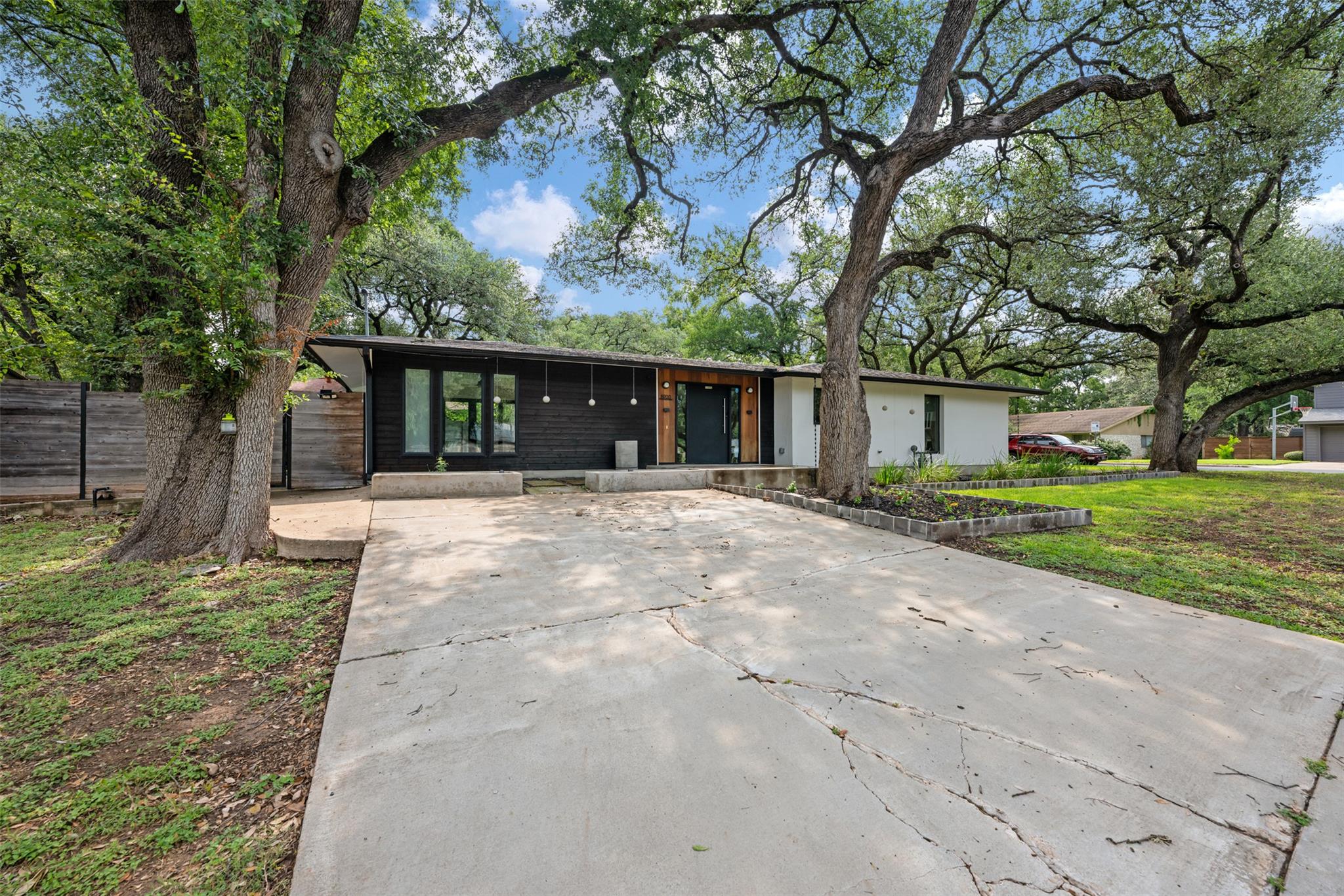 8900 Point West Dr, Austin, TX 78759