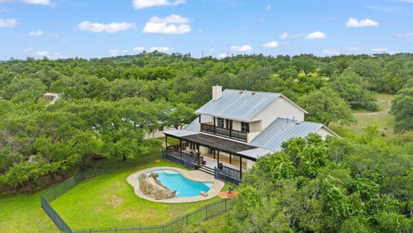271 Summit Dr, Round Mountain