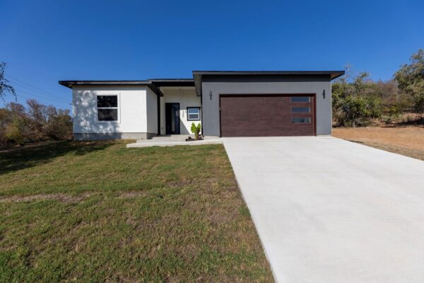 320 Kahana Ln, Bastrop