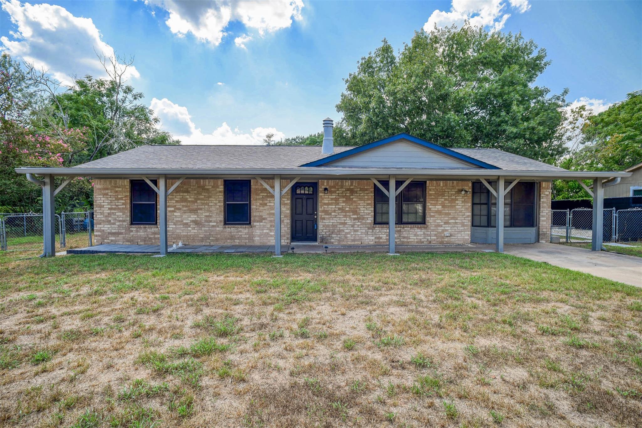 1037 Wilkes Cir, Smithville, TX 78957