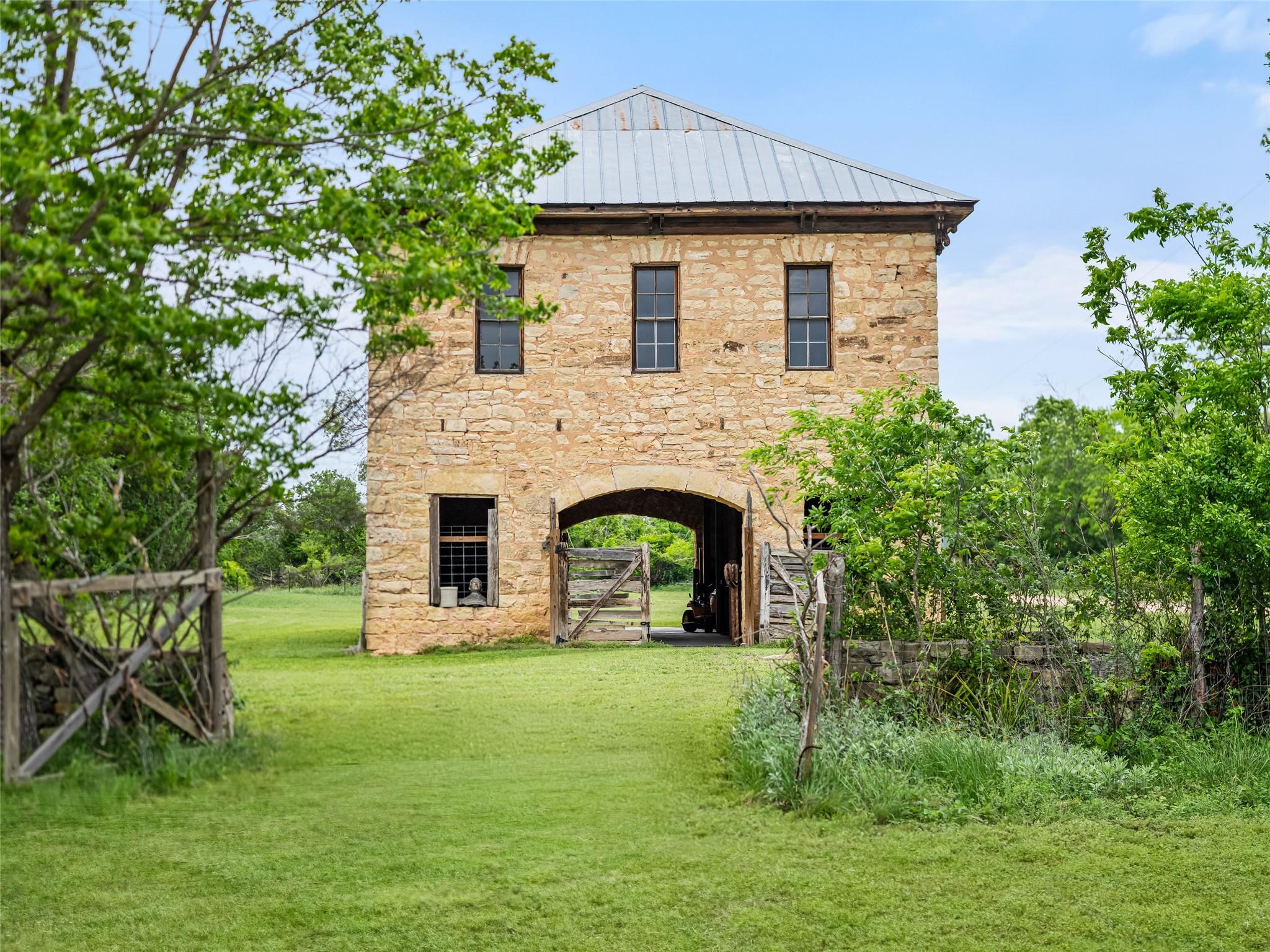 426 E Ranch Road 962 East None, Round Mountain, TX 78663