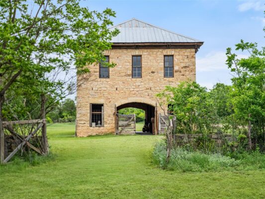 426 E Ranch Road 962 East None, Round Mountain