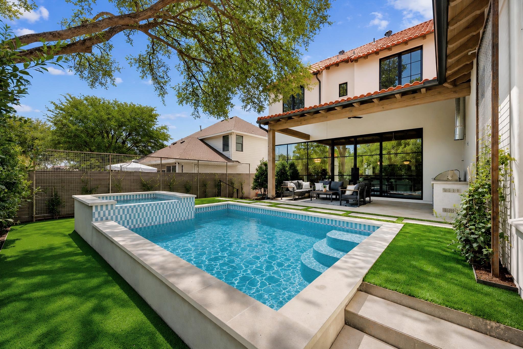 2114 W 11th St, Austin, TX 78703