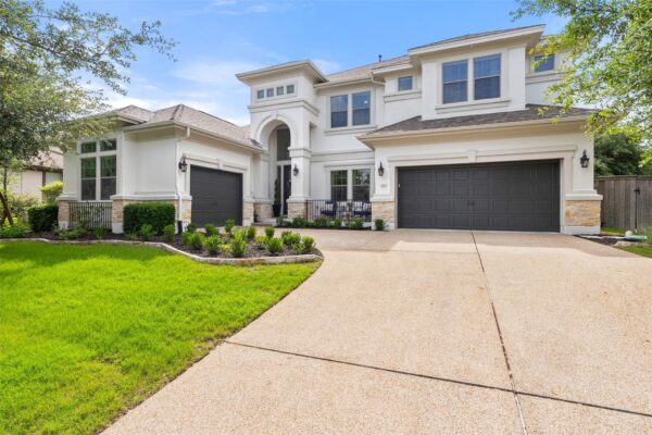 1928 Long Bow Dr, Leander