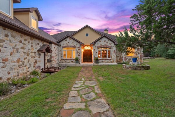 8121 Bluff Trl, Austin