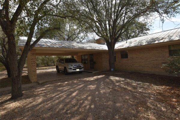 687 Fm 812 Rd, Red Rock