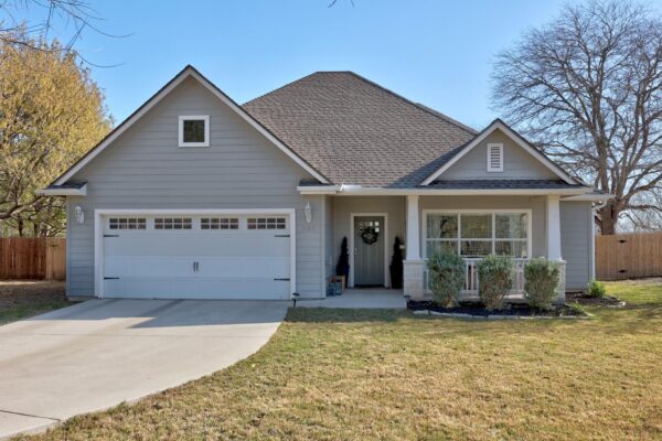 502 NW River Rd, Martindale