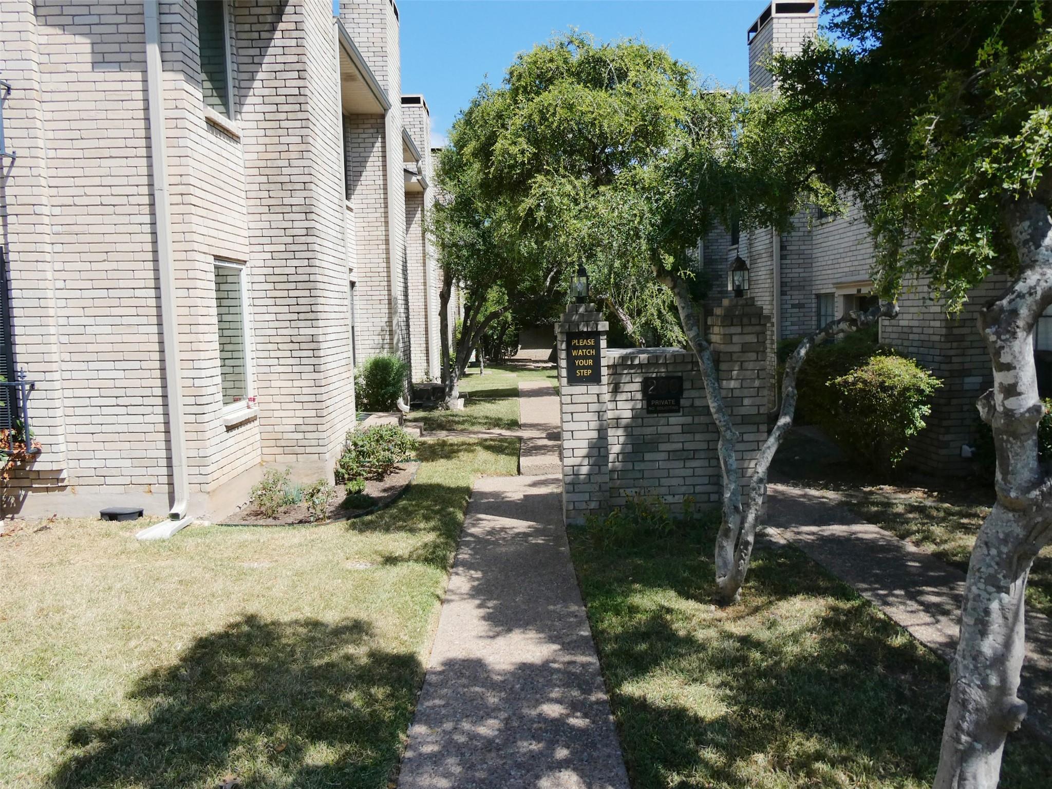 8400 JAMESTOWN Dr #204, Austin, TX 78758