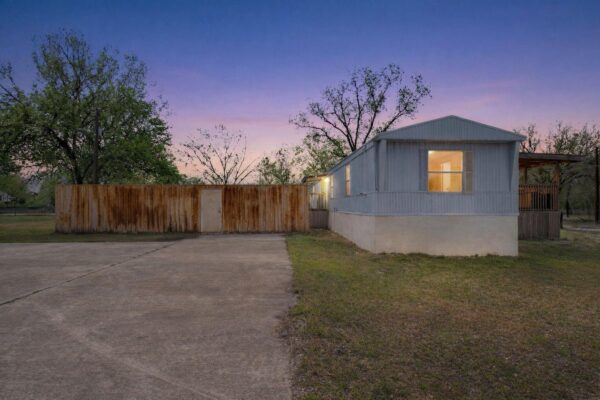 2711 Citation Dr, Del Valle