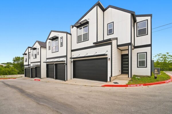 1300 Mckie Dr #33, Austin