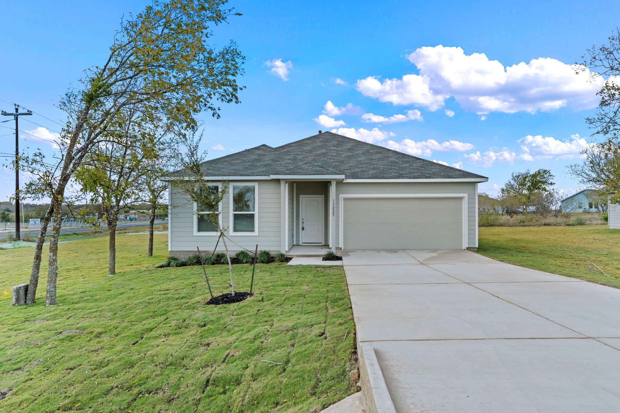 13225 Eastland Dr, Mustang Ridge, TX 78610