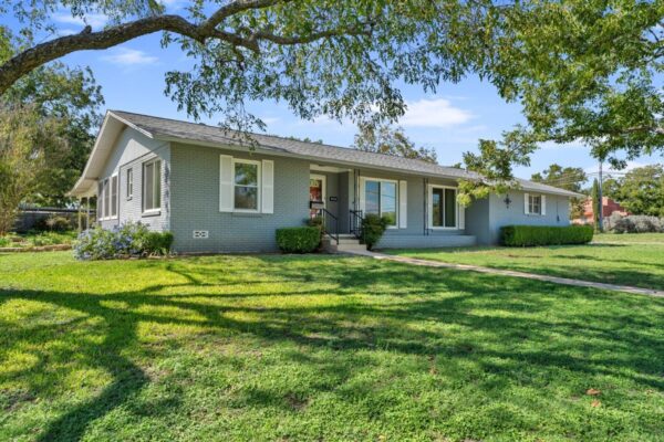 908 N Pierce St, Burnet
