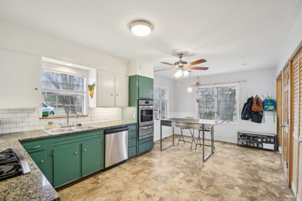 528 Old Mcdade Rd, Elgin