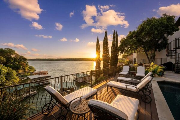 107 Edgewater Cv, Lakeway
