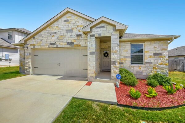 102 Contrada Grace Ln, Hutto