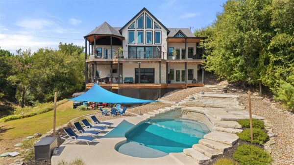 1289 Lakeshore Dr, Spicewood