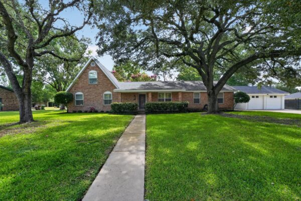 1622 Twin Island Drive Dr, Lockhart