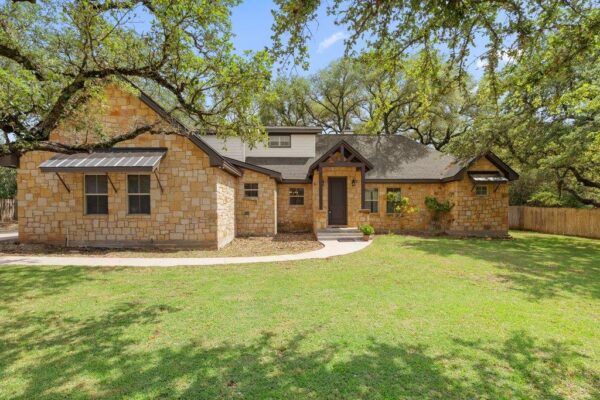 101 Winding Oak Dr, Johnson City
