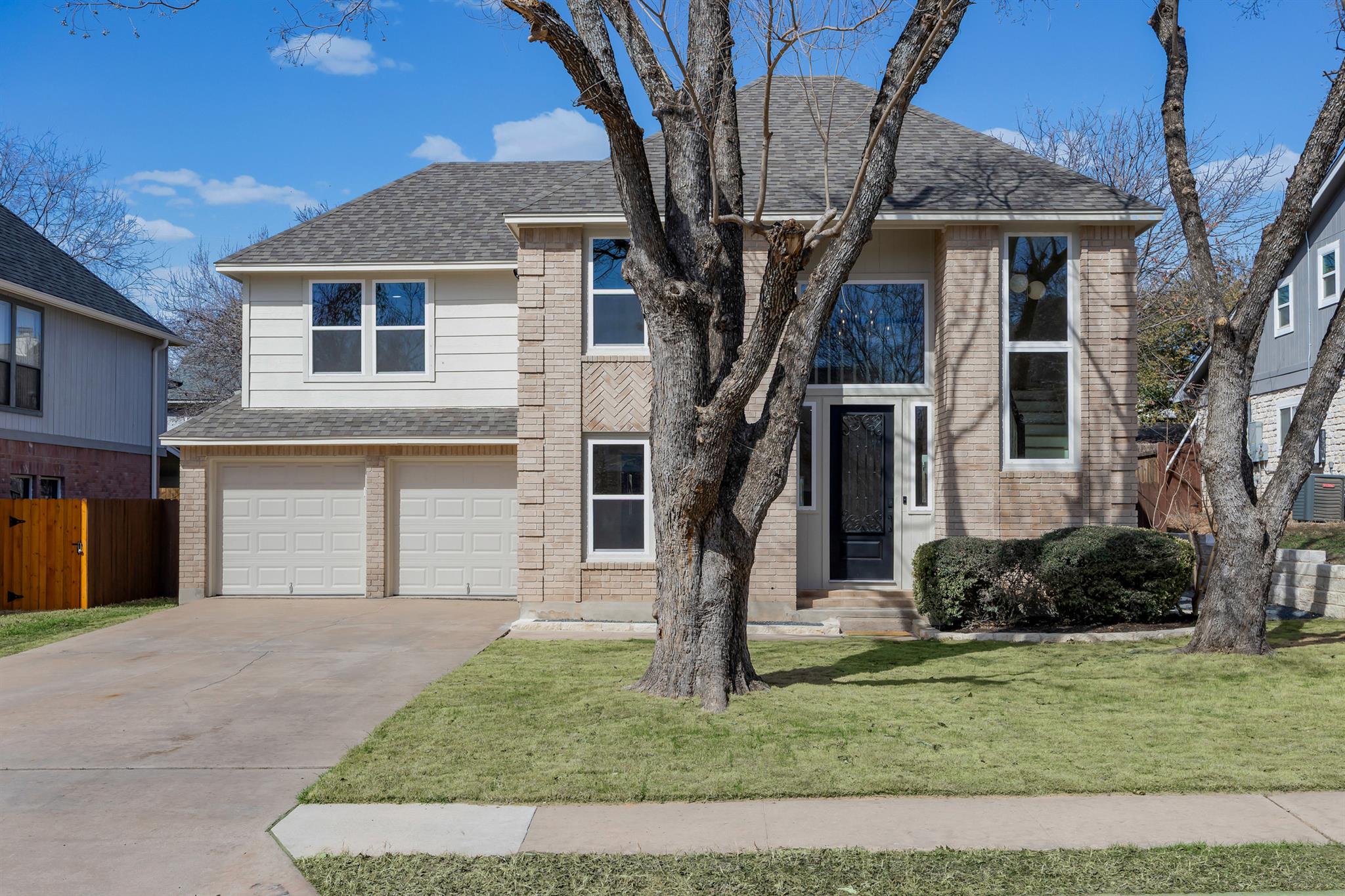 1002 Crestview St, Round Rock