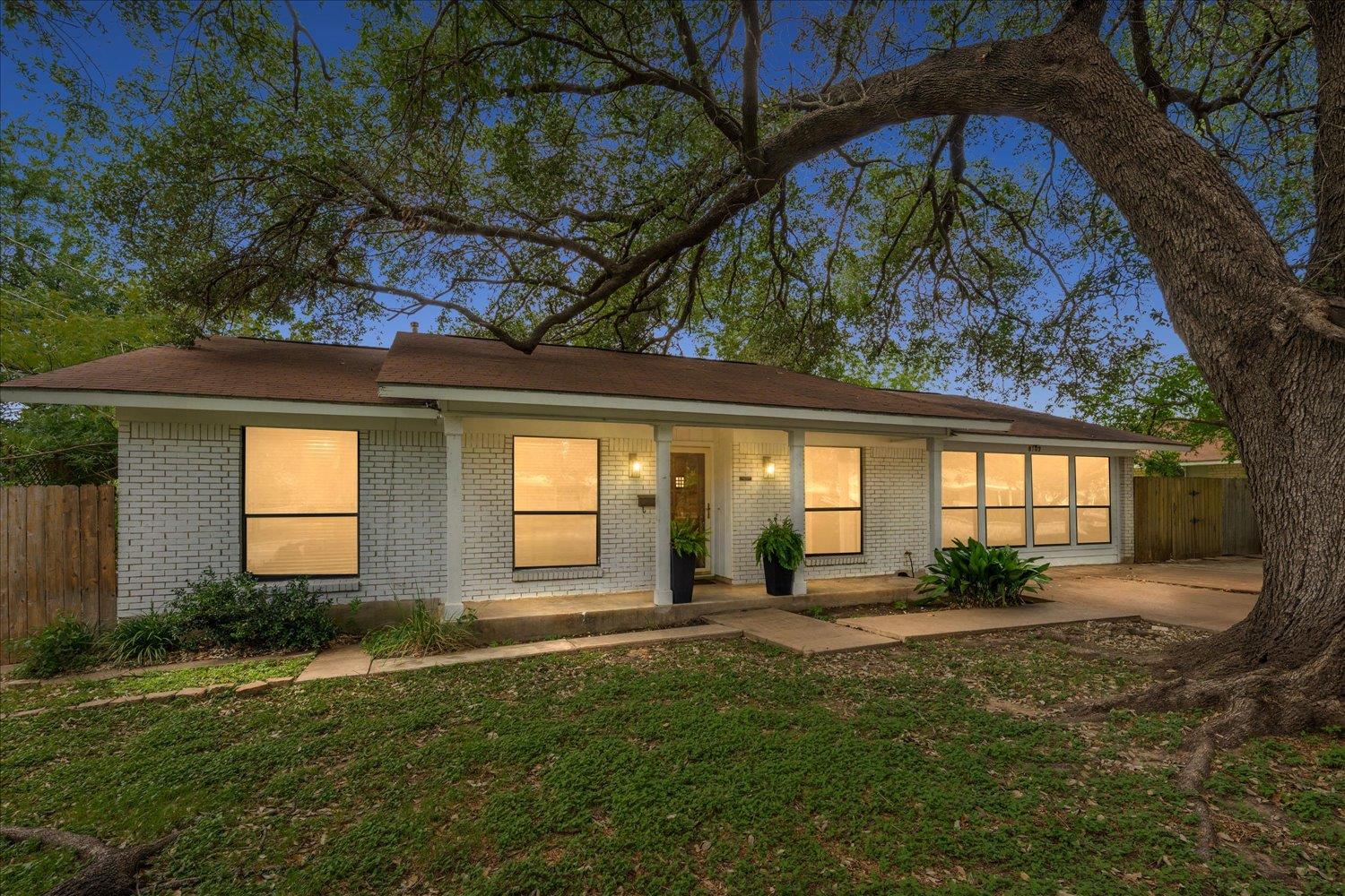 8102 Shadowood Dr, Austin, TX 78757