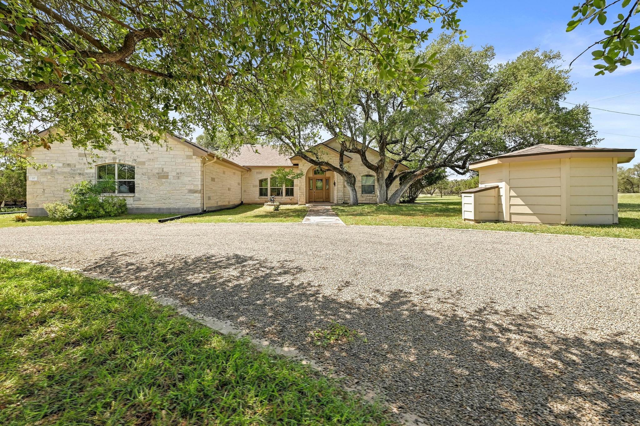 217 Circle Oaks Dr, Burnet, TX 78611