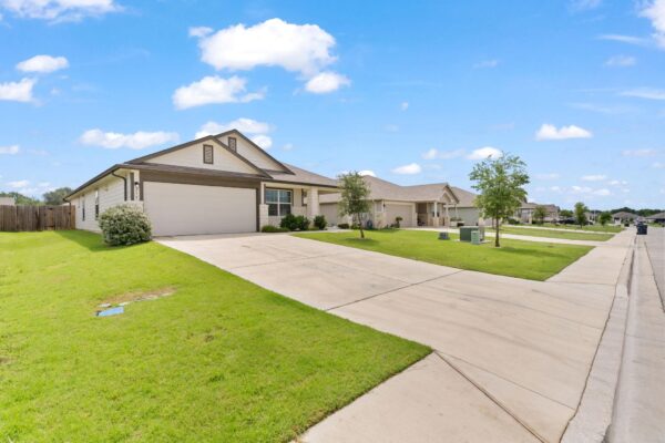 215 Bunting Ln, Bertram