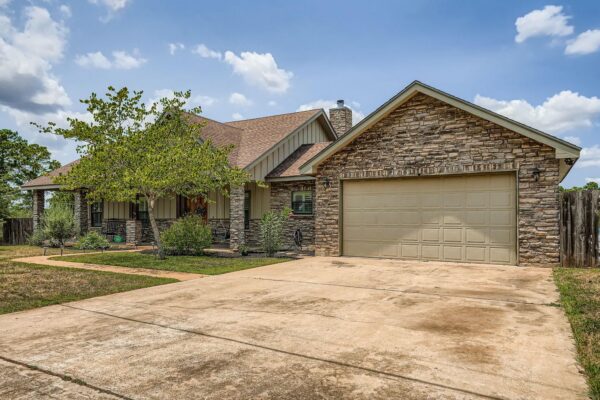 296 Makaha Dr, Bastrop