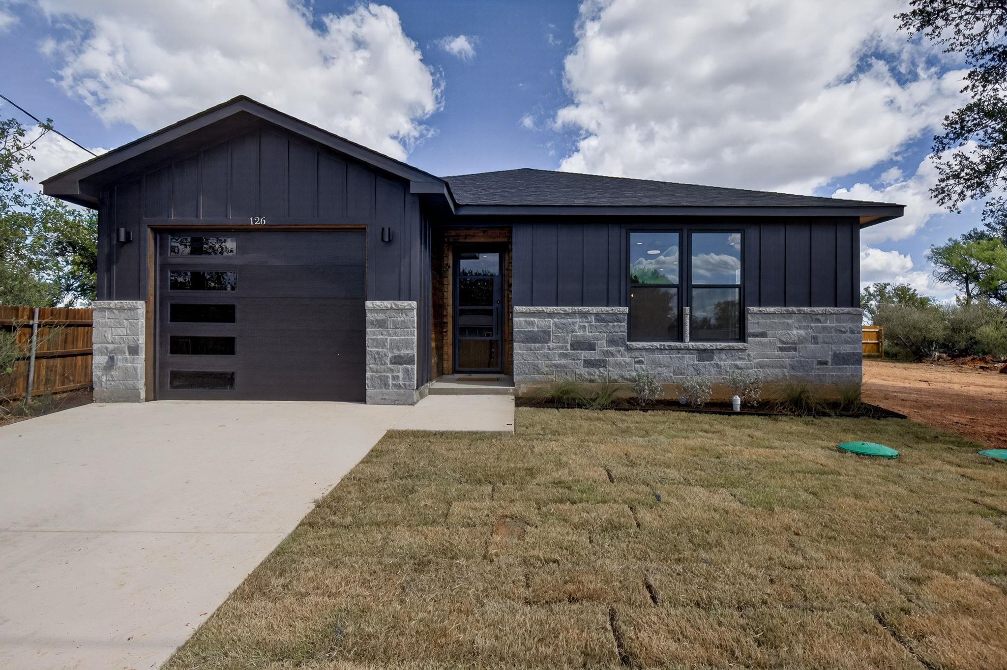 126 W Maple Dr, Granite Shoals, TX 78654