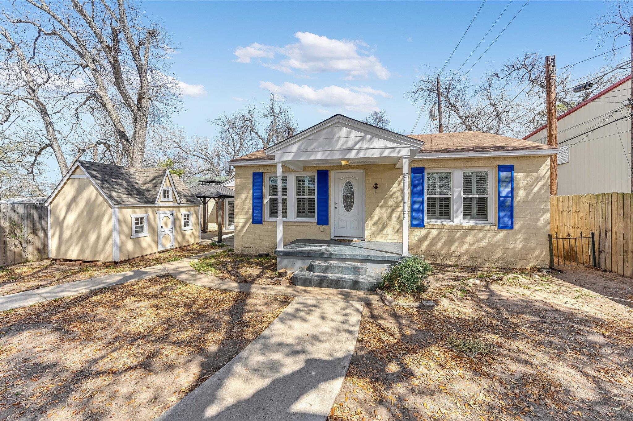 318 NW Loop 230 Hwy, Smithville, TX 78957