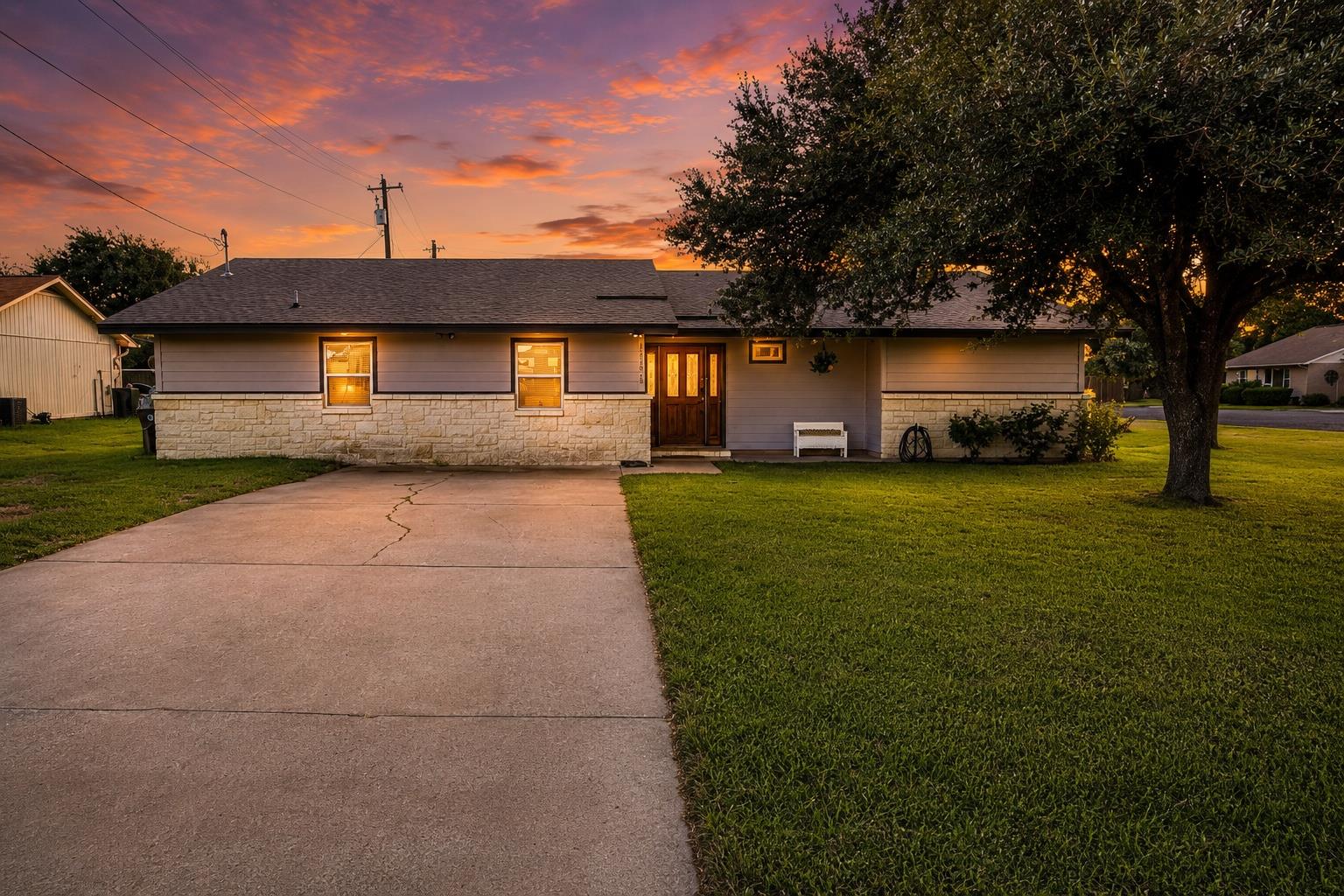 13311 Briar Hollow Dr, Austin, TX 78729