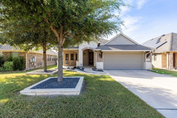 321 Lightcliff St, Hutto