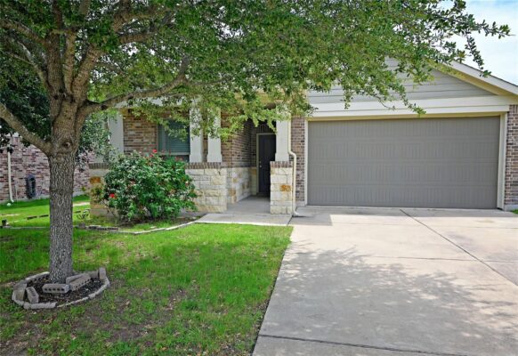 2108 Maplewood Dr, Leander