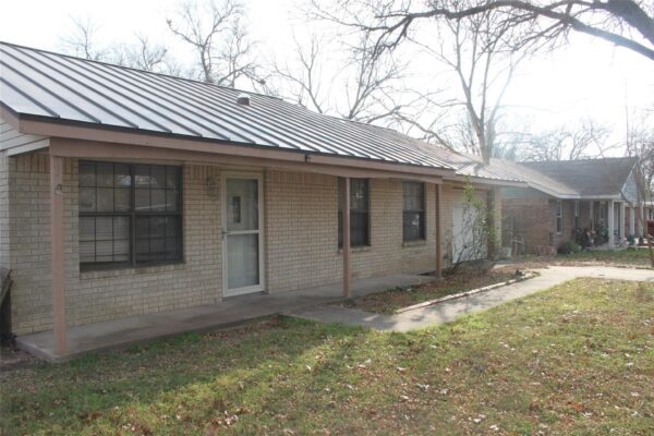 1504 Lakeview Dr, Lockhart