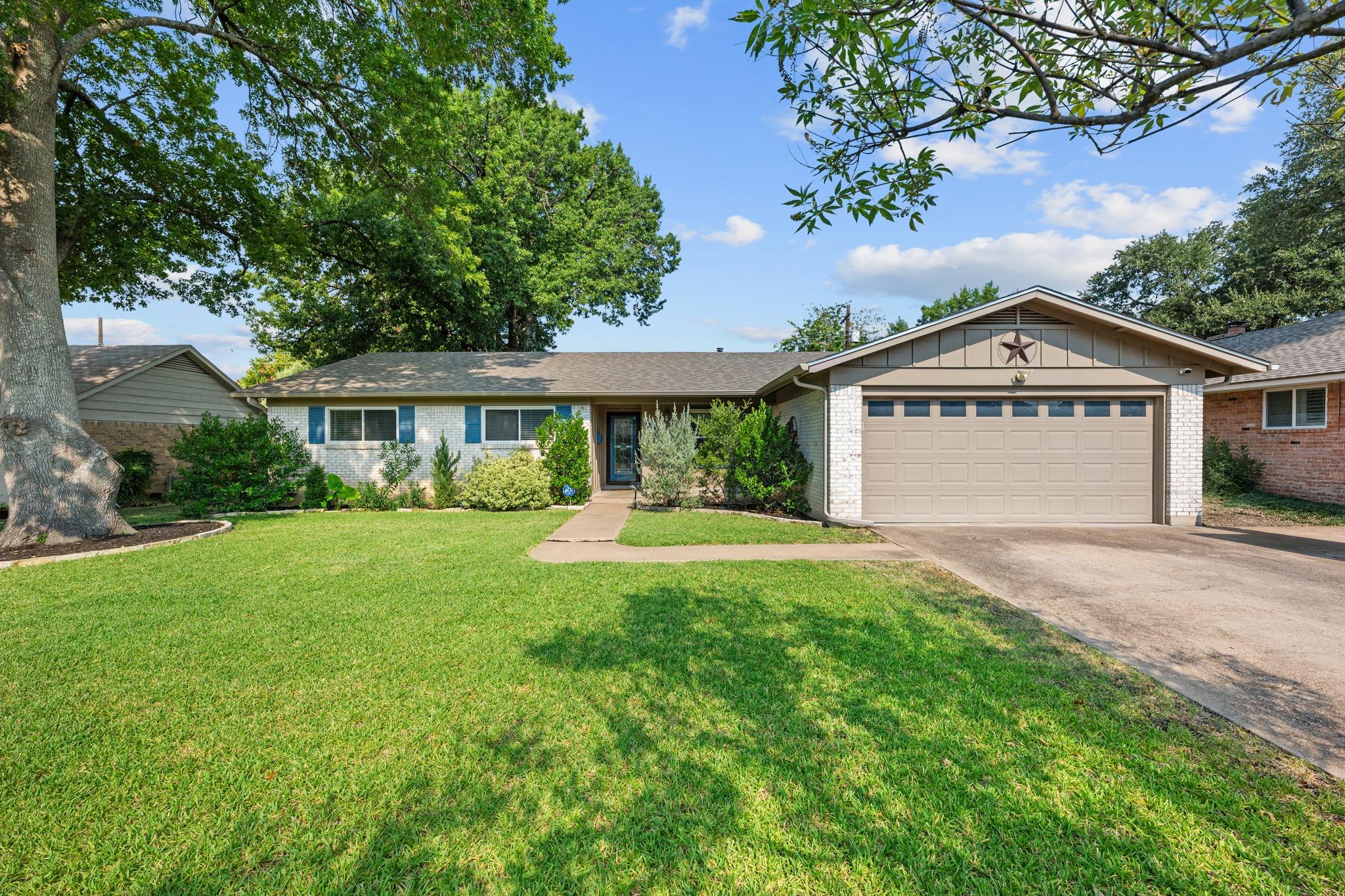 8612 Stillwood Ln, Austin, TX 78757
