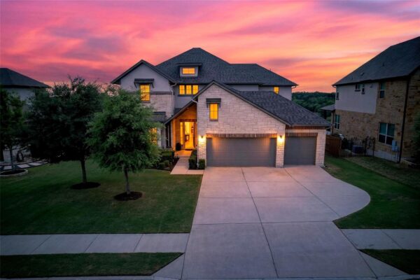907 Valley View Dr, Leander