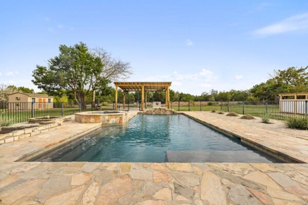 911 Oak Meadow Dr, Dripping Springs