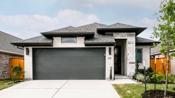 178 Blackborrow Dr, Kyle