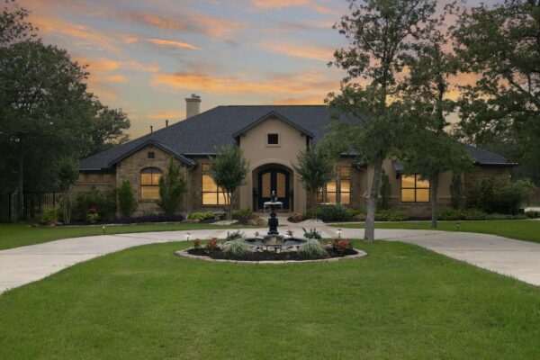 110 Valley View Dr, Bastrop