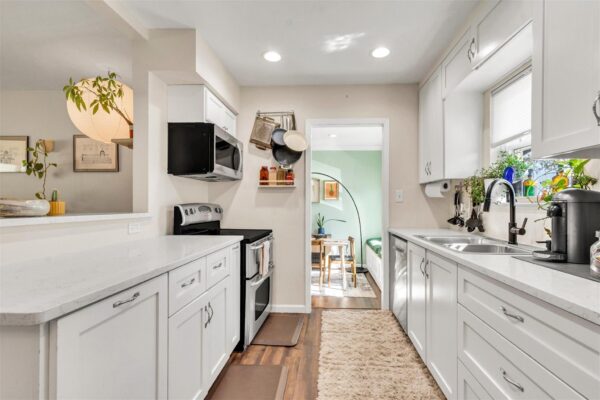 8800 Redfield Ln, Austin