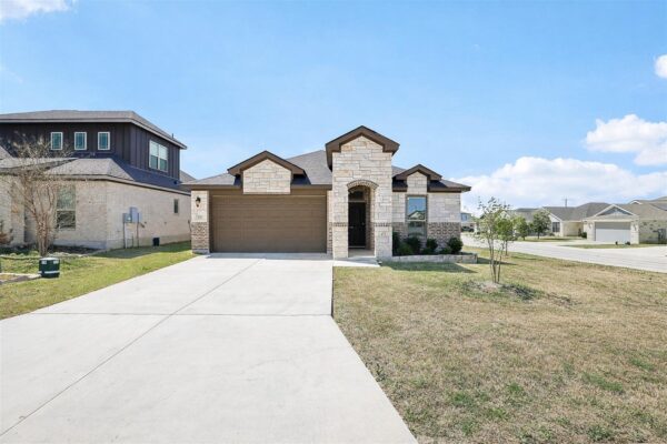500 Seabiscuit Dr, Jarrell