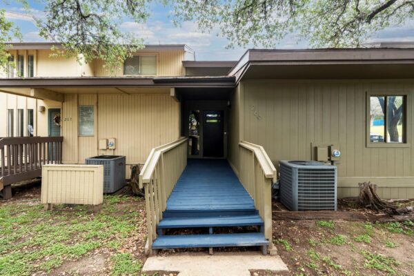 269 Venture Blvd S, Point Venture
