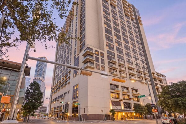 555 E 5th St #527, Austin