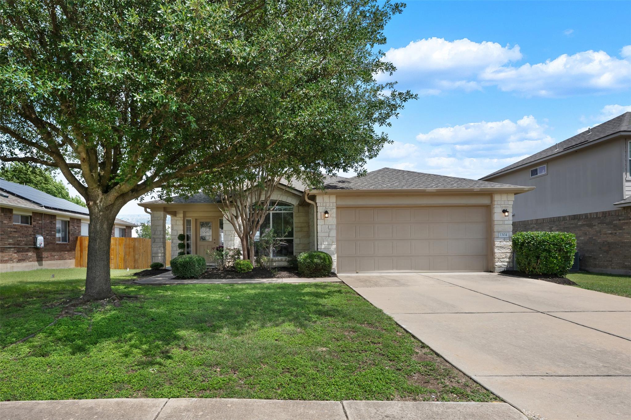 1304 Hensley Dr, Leander, TX 78641