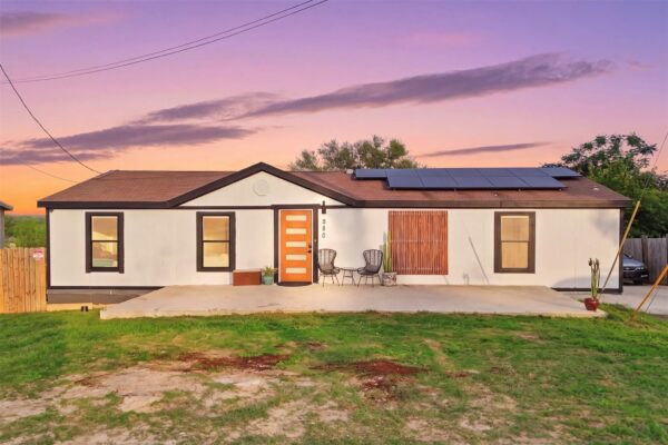 580 Railyard Dr, Kyle