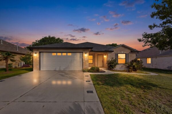 211 Silverado Dr, Kyle